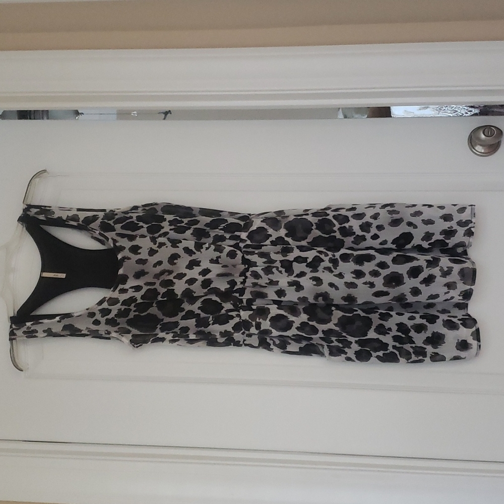 Bella D short animal print dress w pockets